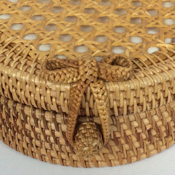 Handmade Rattan Round Crossbody Bag Canning Front Leather Strap Hasp Bow Closure - Picture 7 of 12